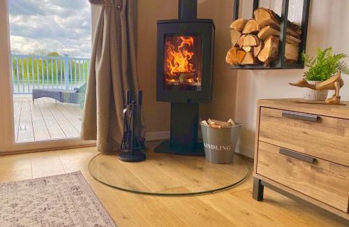 South Cerney House | Cotswolds Lakeside Lodge - Nesbitt's Nest