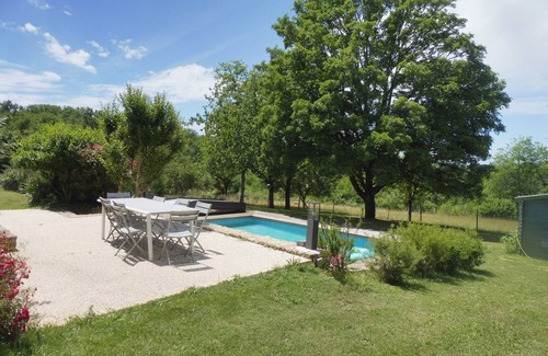 Sainte-Alvere-Saint-Laurent-les-Batons House | Cottage on the farm