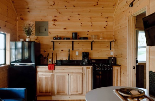 Rockwood Ski Chalet | Cottage 1: Lake View
