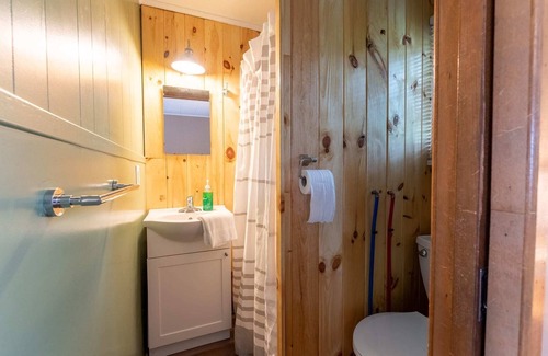 Weirs Beach Cabin | Cottage 10 Summary: S