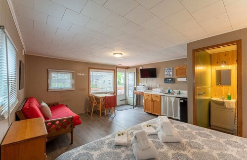 Weirs Beach Cabin | Cottage 10 Summary: S