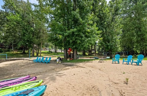 Almo Cabin | Cottage 11 · Lakeview home on Kentucky Lake - Sleeps 12 - Pet Friendly!