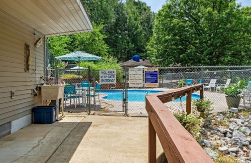 Almo Cabin | Cottage 11 · Lakeview home on Kentucky Lake - Sleeps 12 - Pet Friendly!