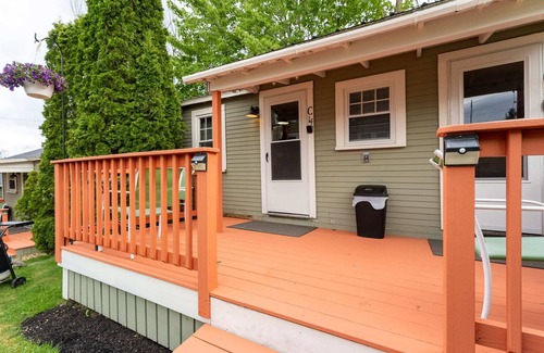 Weirs Beach Cabin | Cottage 14 Summary: A