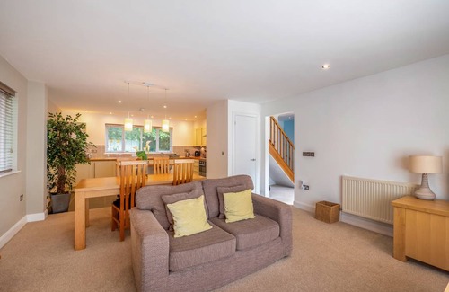 Carnon Downs Cottage | Cottage ∙ 2 bedrooms ∙ 4 guests