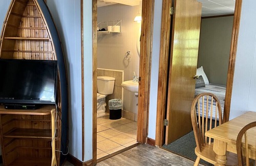 Almo Cabin | Cottage 2 · Lakefront Cottage on Kentucky Lake - Sleeps 6 - Pet Friendly!