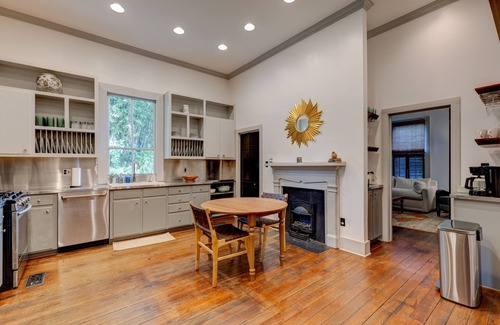 Thomasville House | Cottage 229 - Downtown Historic Thomasville Getaway