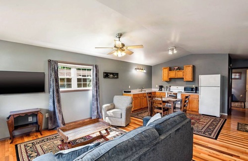 Mountain Home Cabin | Cottage 3 at Rim Shoals
