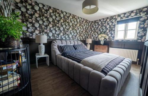 Enniskillen House | Cottage 3 Bed Sleeps 7 Free Parking