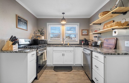 Hot Springs Cottage | Cottage 300 yards to Oaklawn Casino!nn