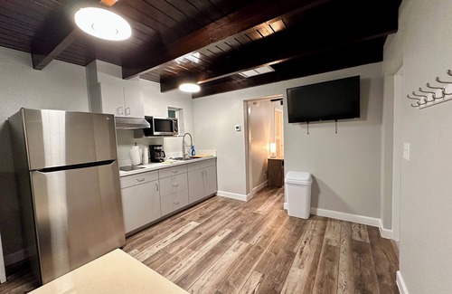 Tavares Cottage | Cottage 35: Blue Heron Hideaway - Waterfront Lodging in Downtown Tavares, FL