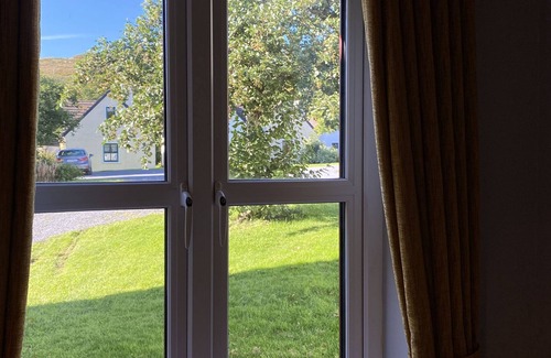 Clifden Cottage | Cottage 470 - Clifden - sleeps 5 guests in 3 bedrooms