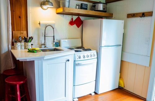 Wolfeboro Cottage | Cottage 5-6 - Year Round Pet Friendly - 2 Bedroom/1 Bath End Unit