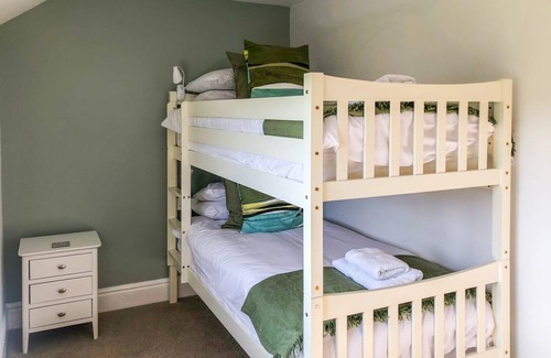 Llanfihangel Tal-y-llyn Cottage | Cottage ∙ 6 bedrooms ∙ 12 guests