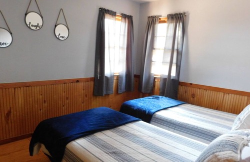 Mountain Home Cottage | Cottage #6 on Bull Shoals Lake nestled in the woods, Remodeled with fireplace