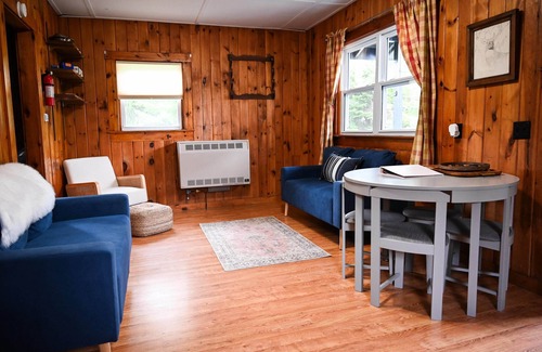 Rockwood Ski Chalet | Cottage 7: River View
