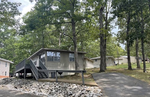Almo Cabin | Cottage 9 · Lakeview cottage on Kentucky Lake - Sleeps 4 - Pet Friendly!