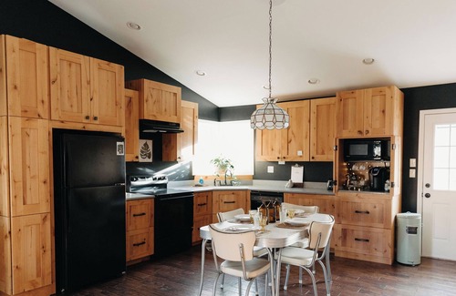 Cross Hill House | Cottage Among the Pines