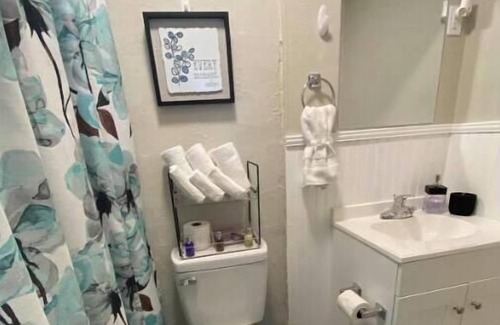 Auburndale Cottage | Cottage Apartment near Legoland/Peppa Pig