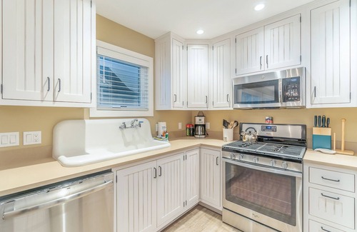Beulah Cottage | Cottage + Apt w/Prime Location on Crystal Lake, Deck, 2 Grills, 2 Kitchens, WiFi