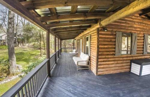 Glenville House | Cottage at Casuarina Lodge - Luxury, Pet Friendly