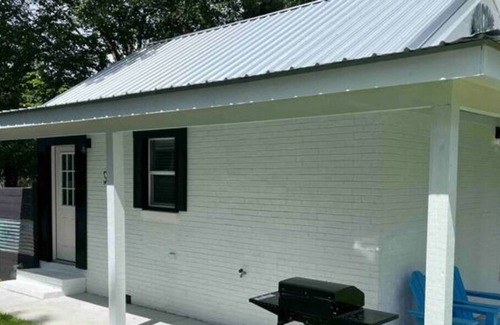 Garden City Cottage | Cottage at the Beach