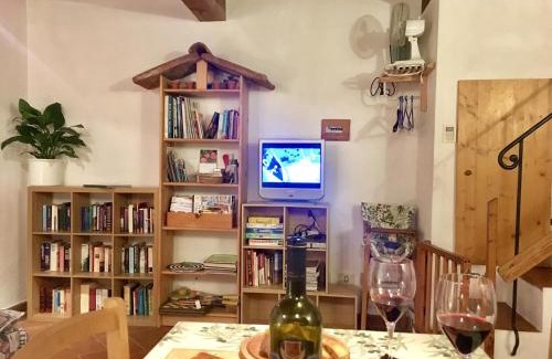 Casale Marittimo House | Cottage Barbara with aircon, beautiful sea view by ToscanaTour