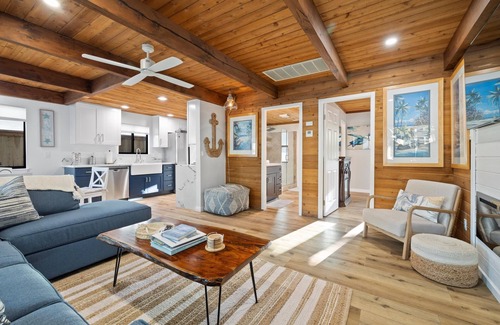 Lantern District Cottage | Cottage by the Harbor