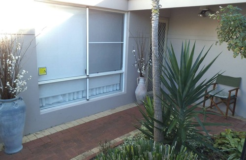 Scarborough House | Cottage by the ocean Scarborough