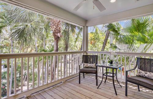 Key West House | Cottage by the Pool by AvantStay w Balcony BBQ Shared Pool Month Long Stays Only