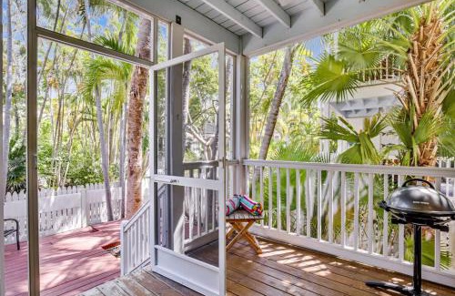 Key West House | Cottage by the Pool by AvantStay w Balcony BBQ Shared Pool Month Long Stays Only