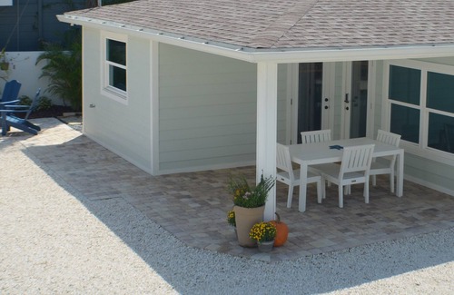 Sunny Shores Cottage | Cottage-by-the-Sea - cozy retreat just steps from the sand!