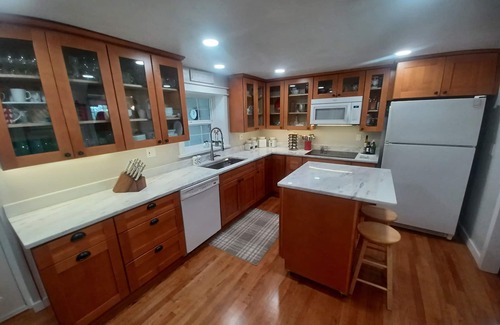 Newberg Cottage | Cottage by the Woods - Quiet getaway - In Oregon wine country.