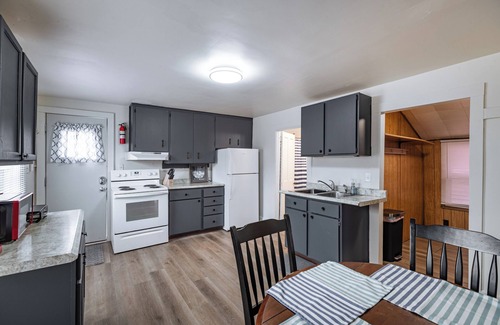 La Crosse Cottage | Cottage close to Oktoberfest action and Fest grounds!