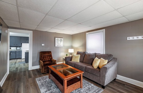 La Crosse Cottage | Cottage close to Oktoberfest action and Fest grounds!