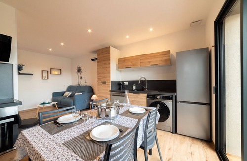 Sorede Apartment | Cottage 'Côté Mer' with Mountain View, Wi-Fi and Air Conditioning