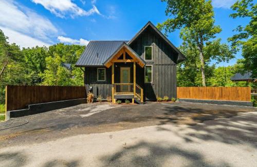 Sevierville House | Cottage Cove Oasis - Lakefront with Hot Tub