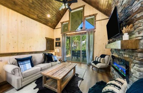 Sevierville House | Cottage Cove Oasis - Lakefront with Hot Tub