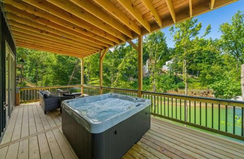 Sevierville House | Cottage Cove Oasis - Lakefront with Hot Tub