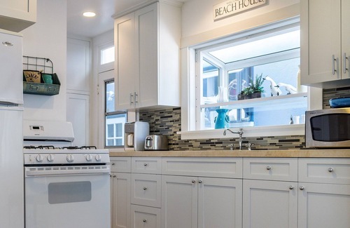 Peninsula Cottage | Cottage de La Peninsule family friendly. Garage! Walk btwn ocean & bay.