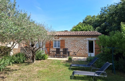 Laval-Saint-Roman House | Cottage 'De Vacances' with Shared Pool, Wi-Fi and Air Conditioning