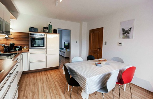 Wolthusen House | Cottage directly on the canal