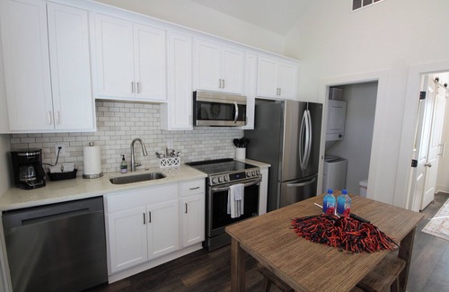 Auburn Cottage | Cottage District Q