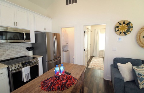 Auburn Cottage | Cottage District Q