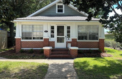 Foley Cottage | Cottage Downtown Foley/1 mi to Sports Complex/4 mi to OWA/11 mi to beach