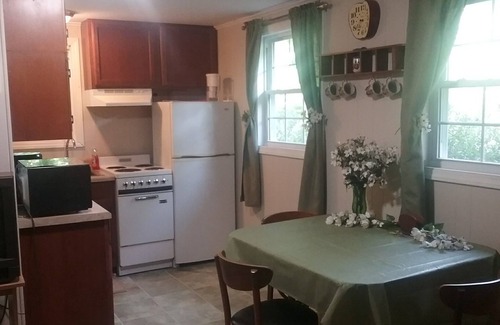 Spruce Pine Apartment | Cottage Efficiency Apartment on 300 Acre Family Farm