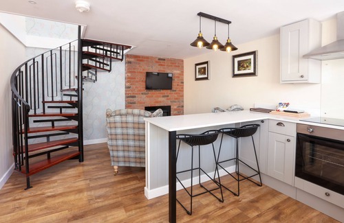 Alcester Cottage | Cottage-Ensuite-Self Catered - 2 Peoples