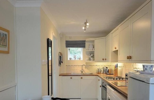 Cambridge Cottage | Cottage-Ensuite with Shower-Cam Cottage