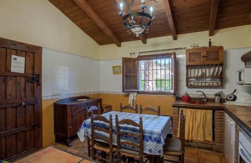 Antequera House | Cottage in Villanueva with Mountain Views