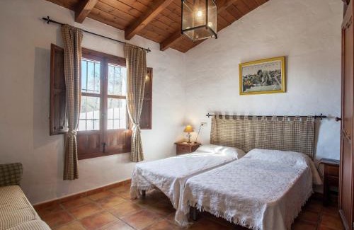 Antequera House | Cottage in Villanueva with Mountain Views